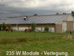 235 W Module während der Verlegung2 235 W Module während der Verlegung2